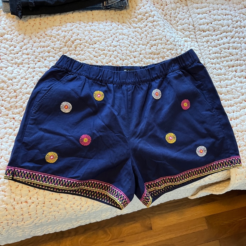 Pull on soft shorts with embroidery